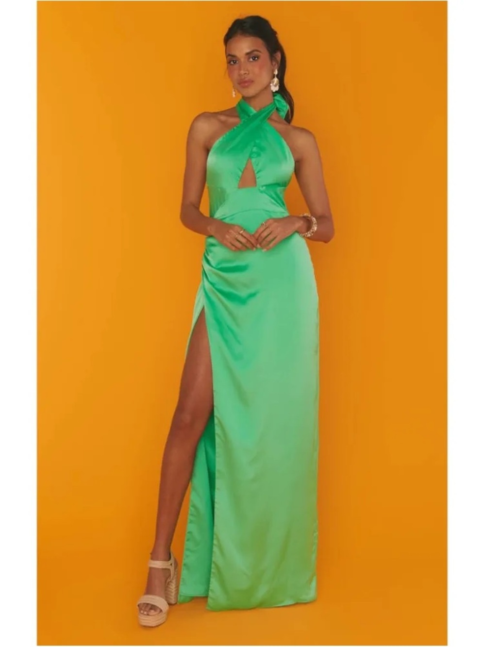 Elegant Green Halter Maxi Dress with High Slit - Picture 2 of 3